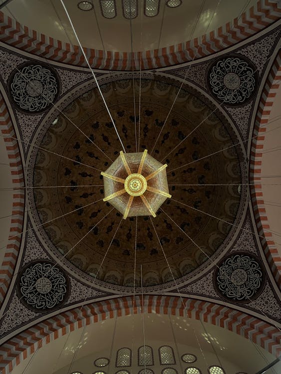 free-photo-of-ornate-ceiling-of-traditional-mosque